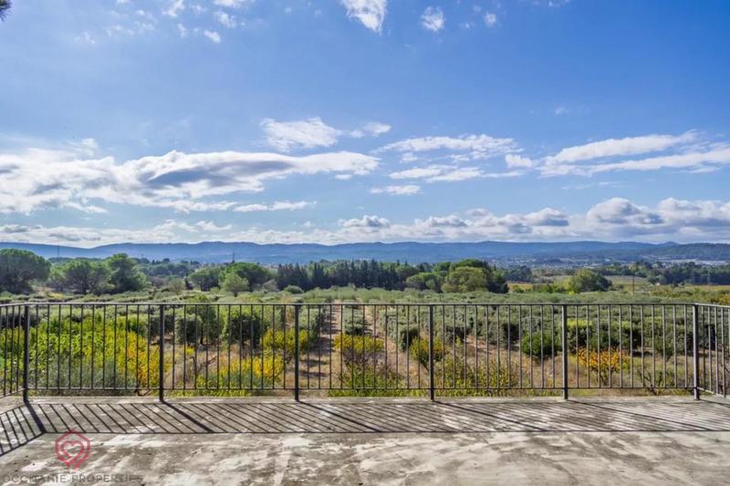 Propriété - 318 m² - 7 pièces