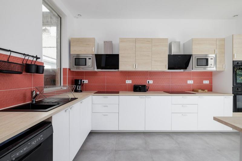 Remise - 350 m² - 15 pièces