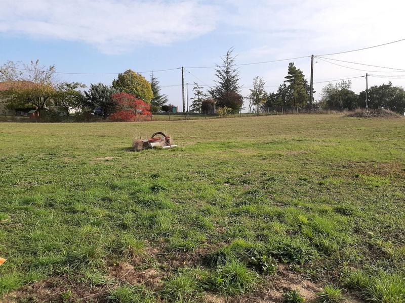 Terrain constructible - 1 049 m²