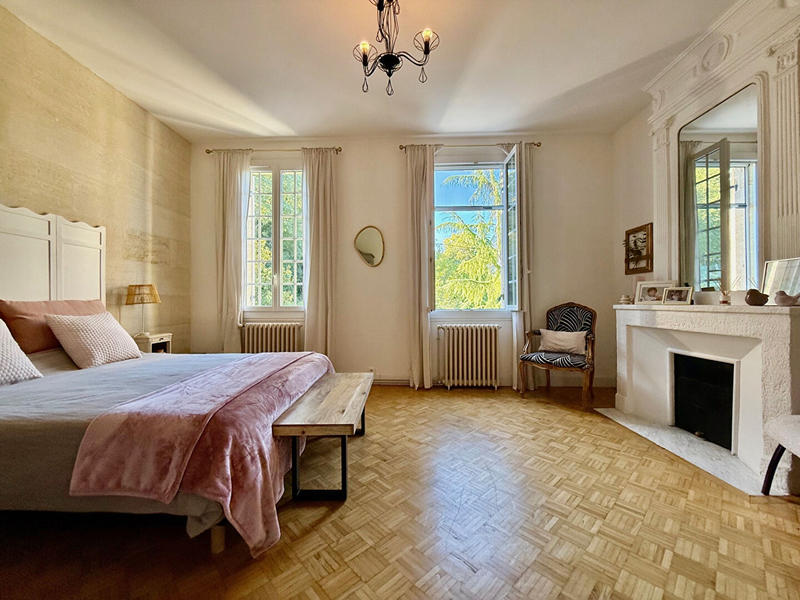 Maison - 236 m² - 6 pièces