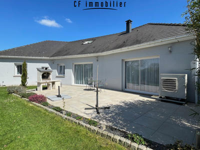 Maison - 220 m² - 6 pièces