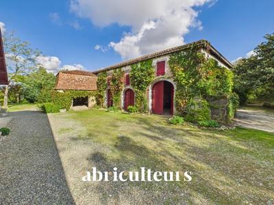 Propriété - 235 m² - 8 pièces