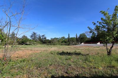 Terrain constructible - 701 m²