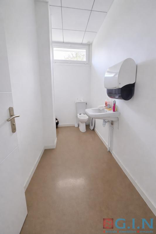 Local commercial - 548 m² - 20 pièces