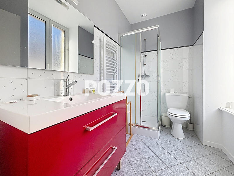 Maison - 256 m² - 10 pièces