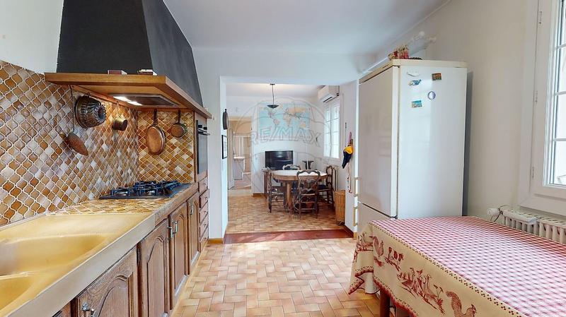 Maison - 233 m² - 8 pièces