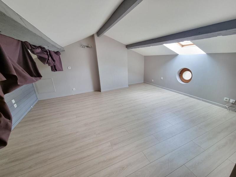 Maison - 204 m² - 7 pièces