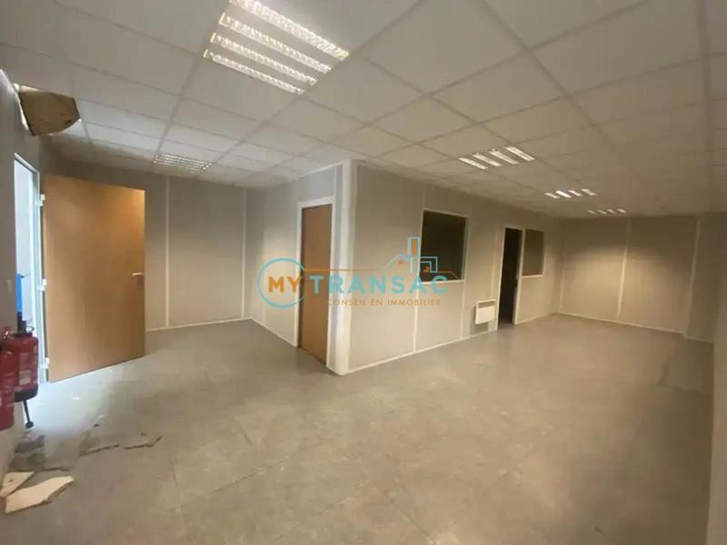 Local d'activités - 1 331 m² - 1 pièce