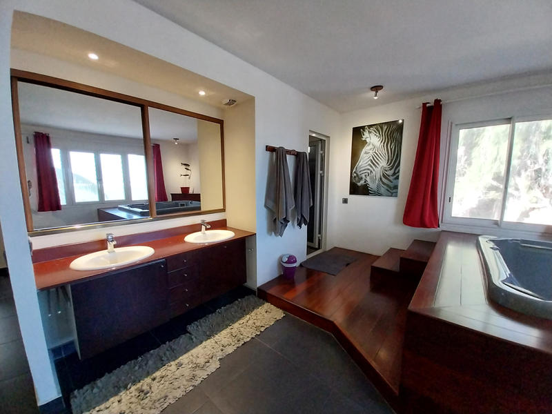 Villa - 240 m² - 9 pièces