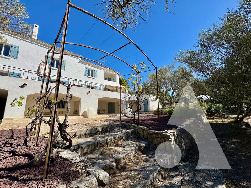 Maison - 350 m² - 12 pièces