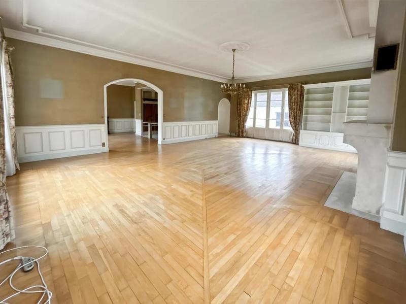 Propriété - 338 m² - 10 pièces