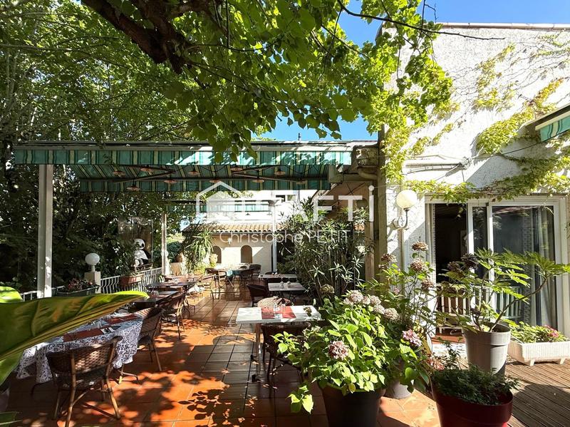 Local commercial - 750 m² - 11 pièces