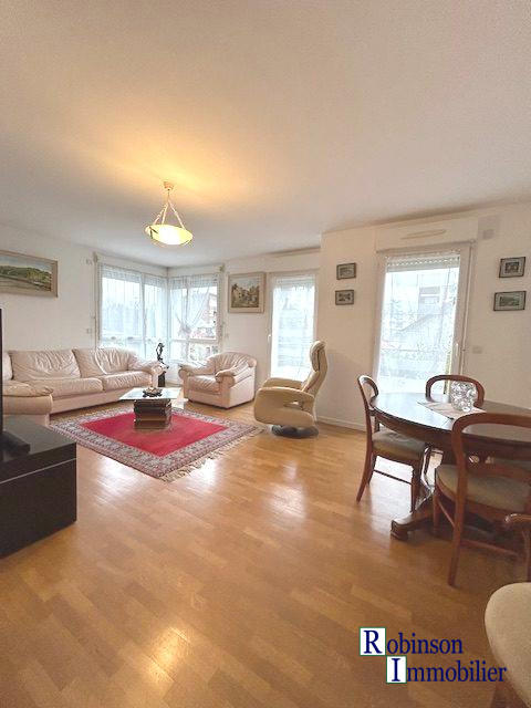 Appartement - 90 m² - 4 pièces