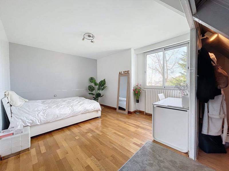 Maison traditionnelle - 200 m² - 7 pièces