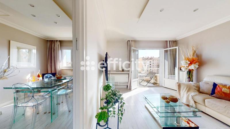 Appartement - 95 m² - 5 pièces