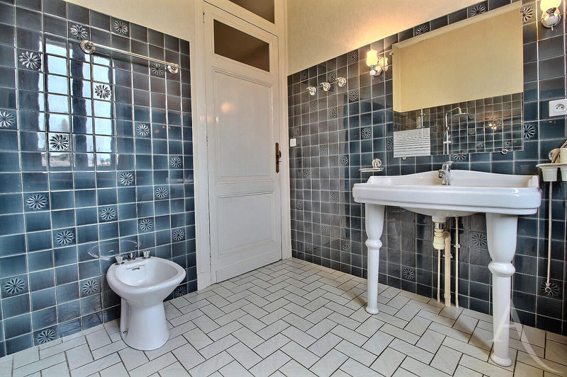 Demeure - 250 m² - 8 pièces