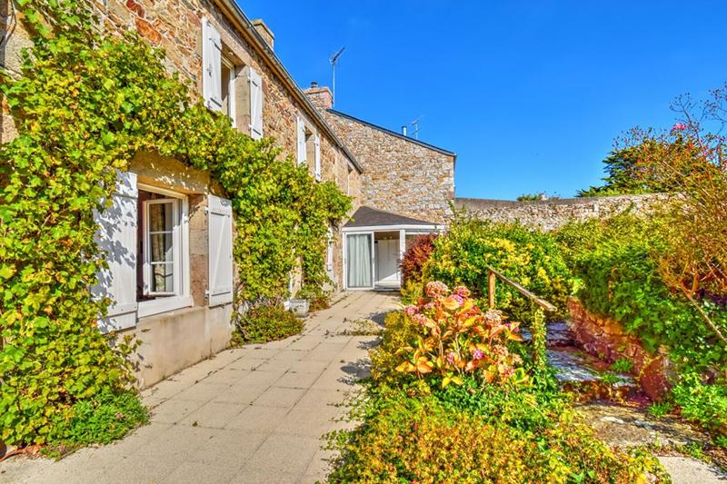 Maison - 180 m² - 8 pièces