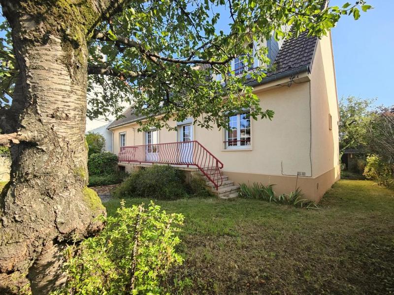 Maison - 162 m² - 9 pièces