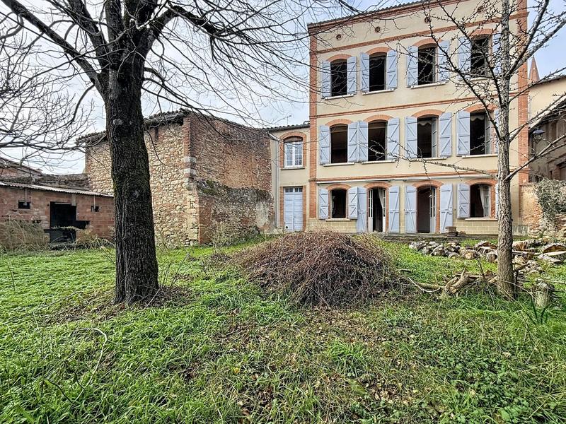 Maison - 360 m² - 7 pièces