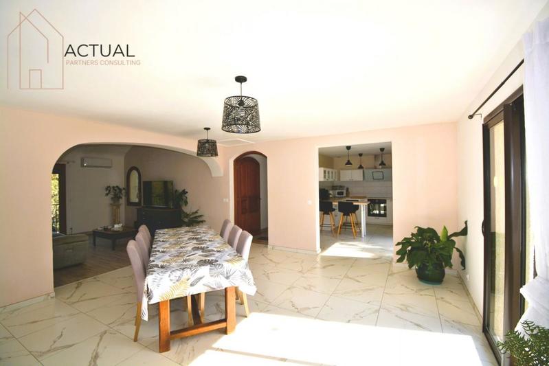 Villa - 248 m² - 7 pièces