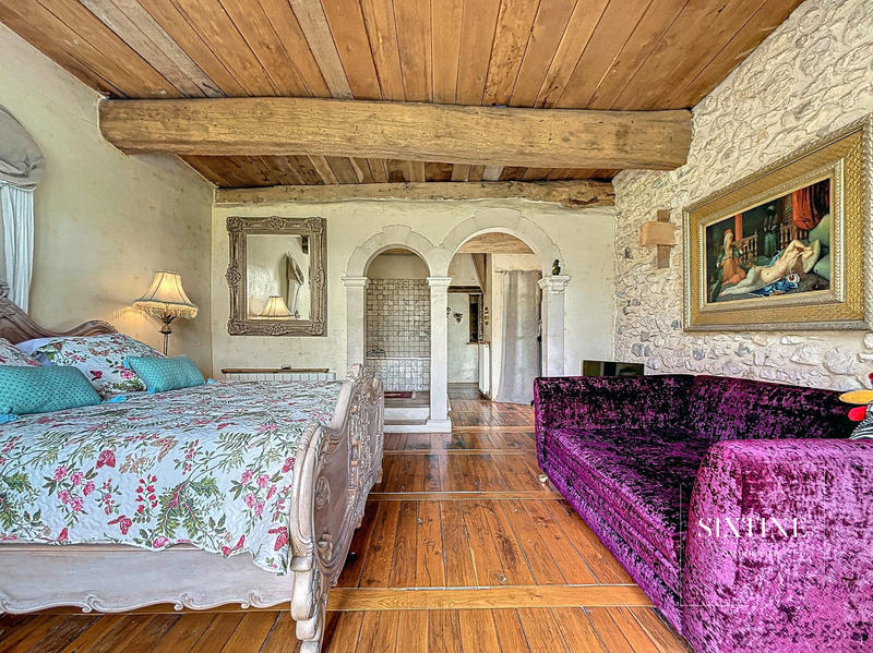 Maison ancienne - 552 m² - 10 pièces