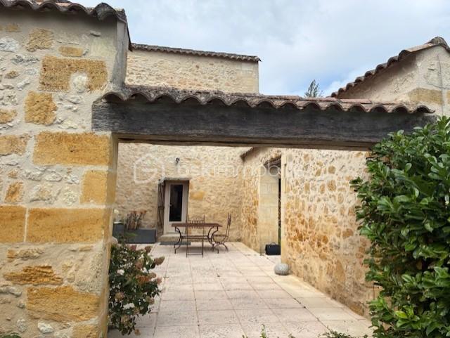 Maison en pierre - 235 m² - 8 pièces