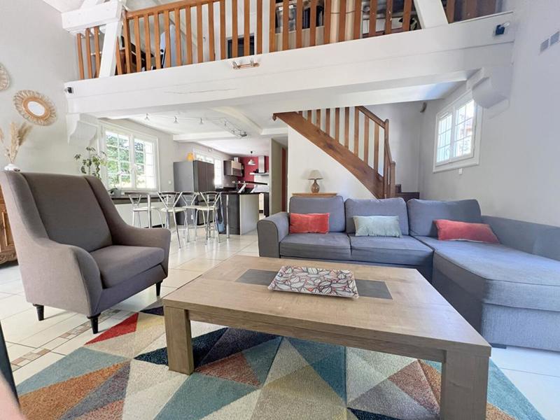 Maison - 230 m² - 9 pièces