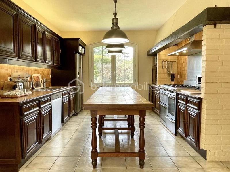 Maison - 671 m² - 20 pièces