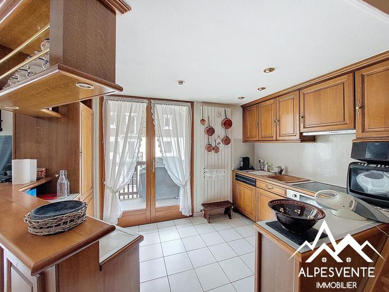 Maison - 225 m² - 10 pièces