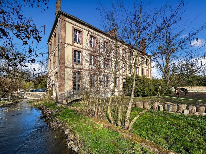 Maison - 480 m² - 10 pièces