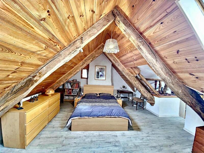 Maison - 225 m² - 9 pièces