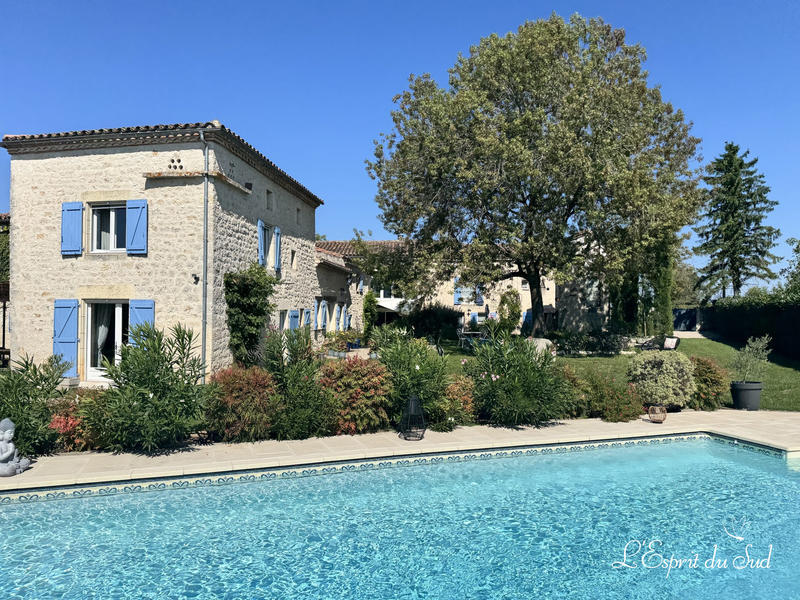 Maison - 455 m² - 13 pièces