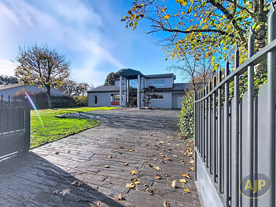 Maison - 394 m² - 15 pièces