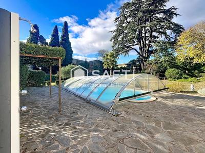 Maison - 209 m² - 6 pièces