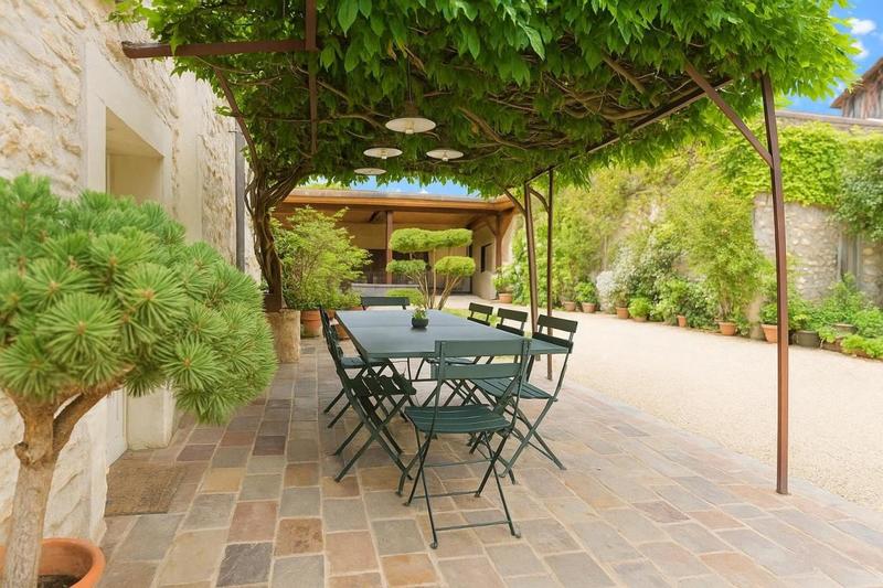 Propriété - 616 m² - 6 pièces