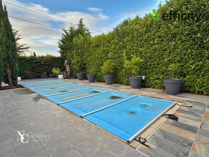 Villa - 200 m² - 8 pièces