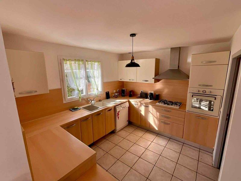 Maison - 242 m² - 8 pièces