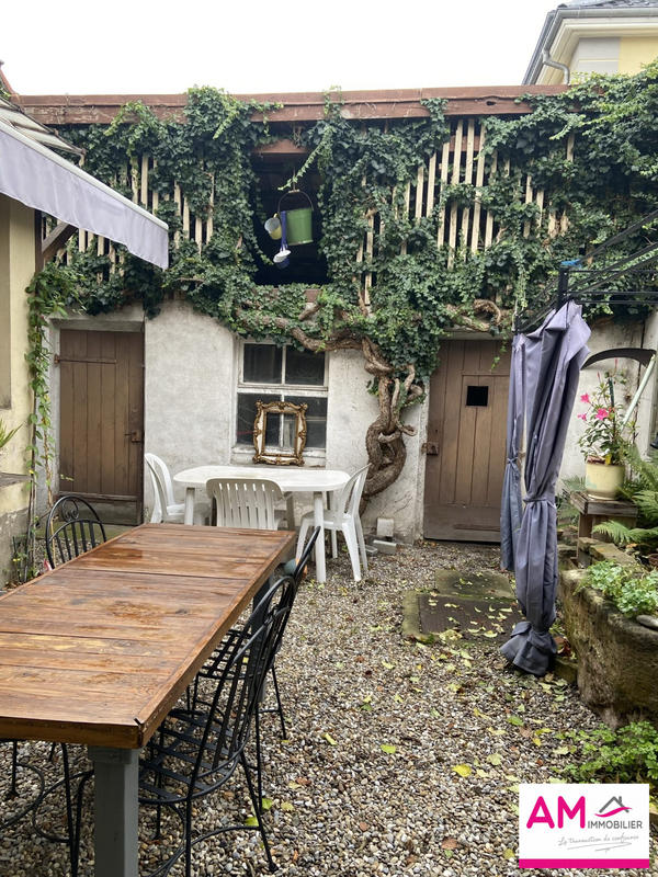 Maison - 220 m² - 9 pièces