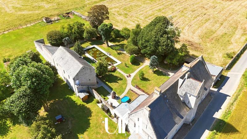 Maison de maîtres - 655 m² - 9 pièces