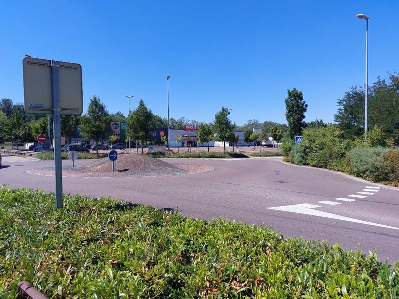 Local commercial - 1 200 m²