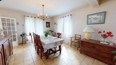 Maison - 213 m² - 8 pièces