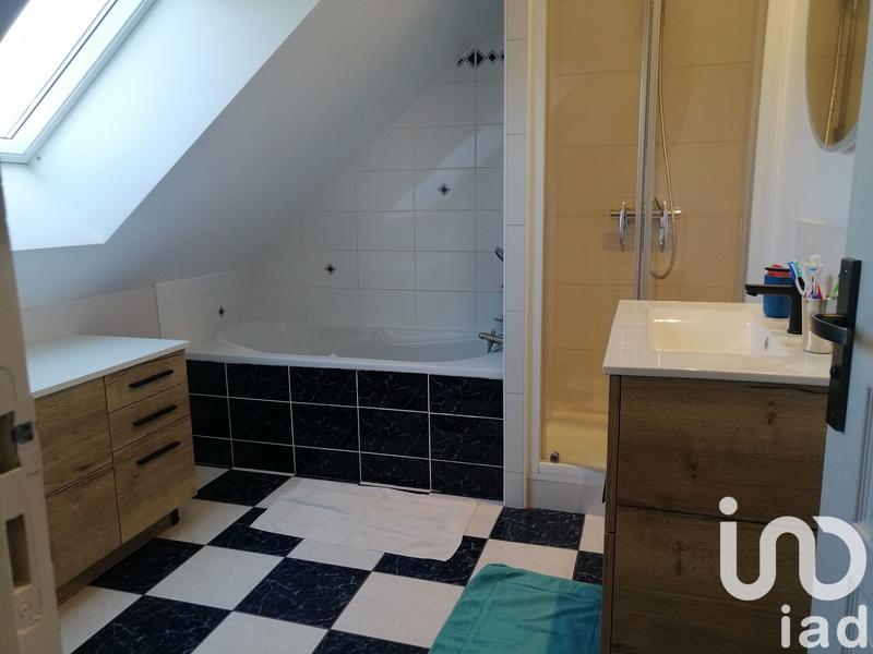 Maison - 143 m² - 9 pièces