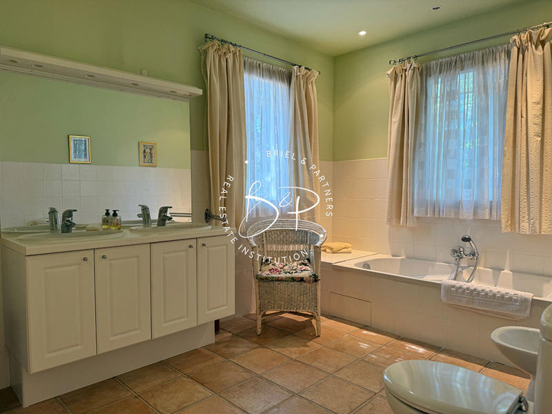 Maison - 186 m² - 6 pièces