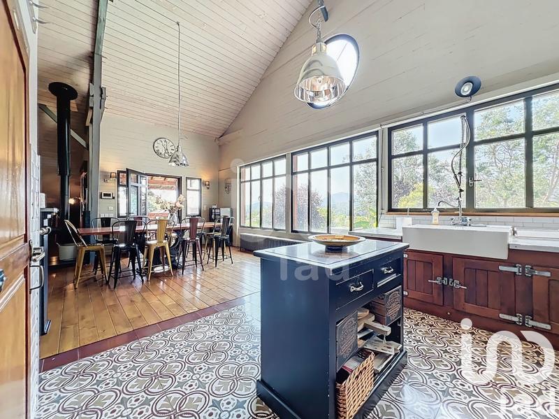 Maison - 270 m² - 5 pièces