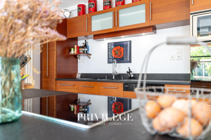 Maison - 310 m² - 9 pièces