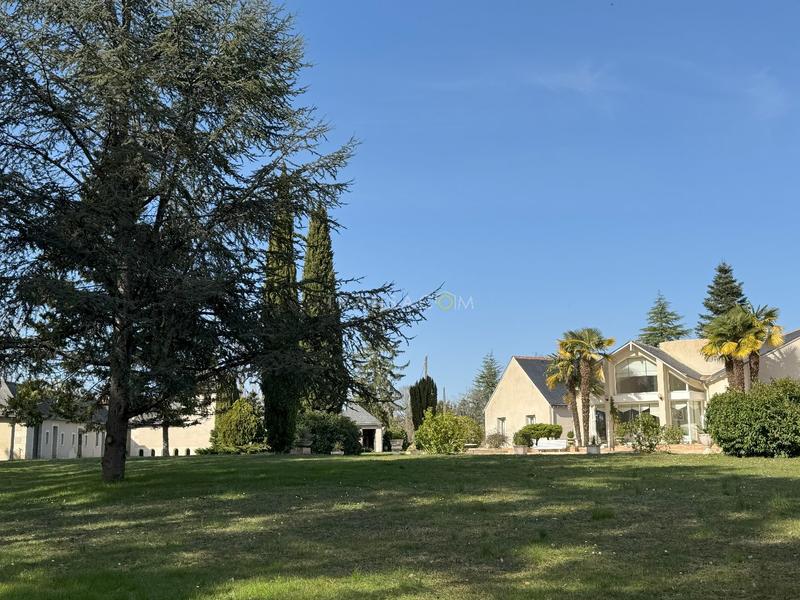 Maison - 300 m² - 8 pièces