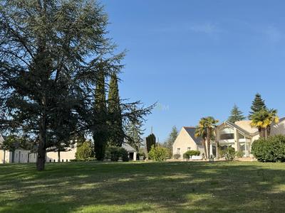 Maison - 300 m² - 8 pièces