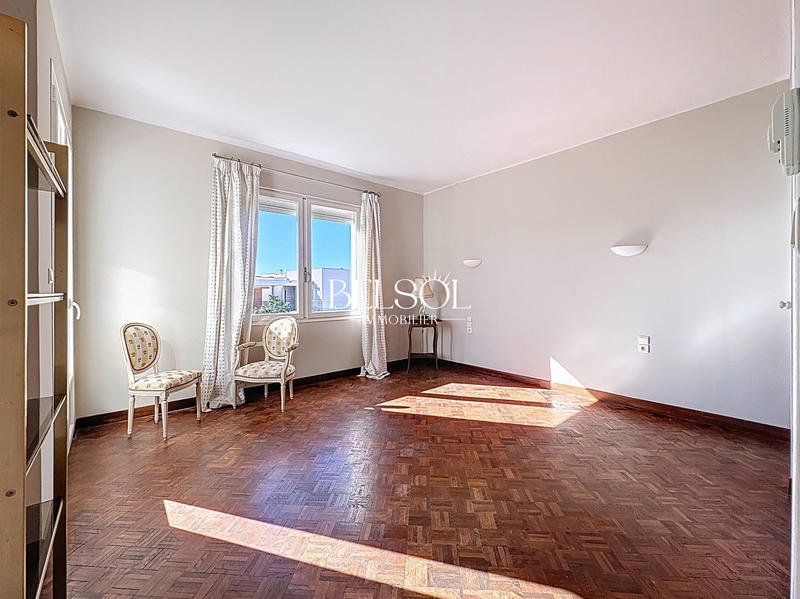 Villa - 220 m² - 5 pièces