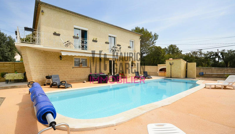 Maison - 215 m² - 6 pièces