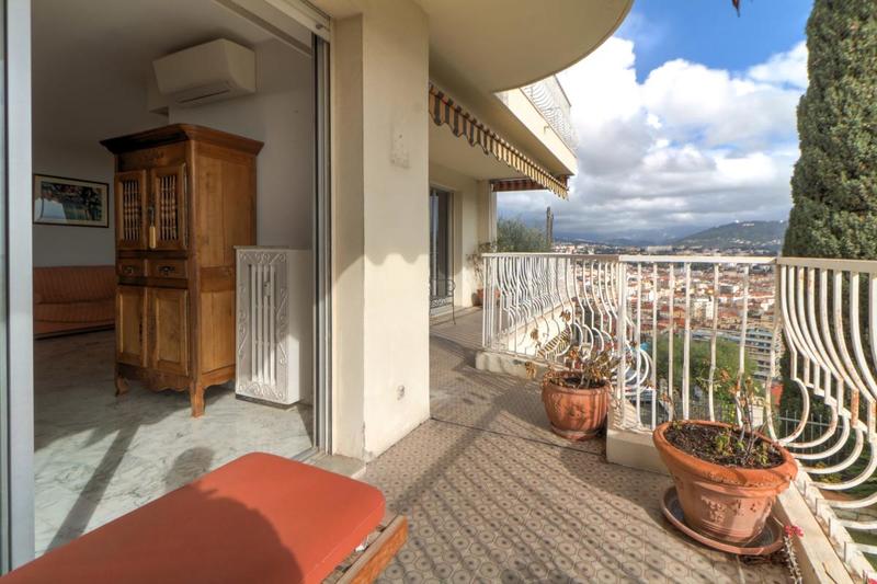 Appartement - 90 m² - 3 pièces